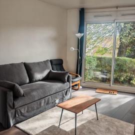 Charmant studio meublé avec jardinet - 25 m2 - Orsay - Le Guichet, Hotel in Orsay