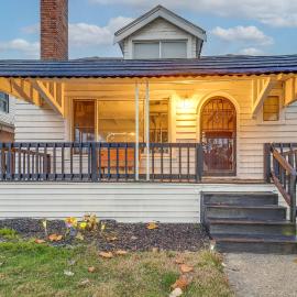 Easy Dtwn Detroit Access: Pet-Friendly Family Home