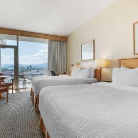 Best Western Plus Kelowna Hotel & Suites، فندق في كيلونا