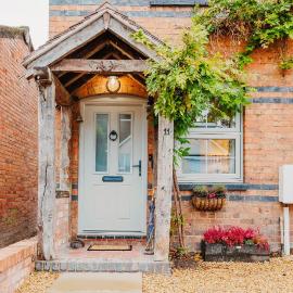 Stunning Family Cottage in Kenilworth, Free Parking, Walk To The Castle, Free Amazon Prime, Disney & Netflix, hotel in Kenilworth