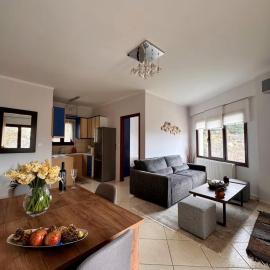 Mountain View Apartments، فندق في كالافريتا