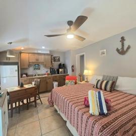 An Island Getaway at Palm Tree Villas, ξενοδοχείο σε Holmes Beach