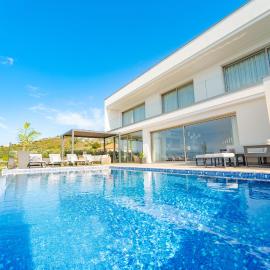 Lê Maison Deluxe Madeira - Where Peace is breathed and Luxury is felt!, hotel in Ribeira Brava
