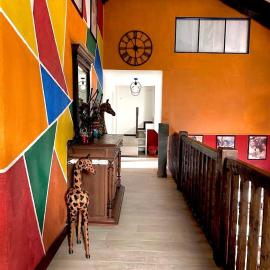 Atypical, spacious & colorful house, hotel a Saint-Cyr-en-Val