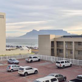 Spacious 3Bed 2bath sleep 8 Beachfront Apartment with Table Mountain and Ocean view