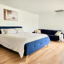 Quiet Peaceful Getaway with private backyard, hotel i Penrith