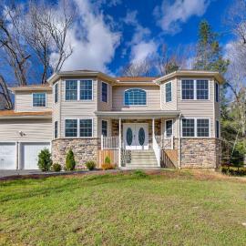 Hot Tub + Lake Access: Spacious Tobyhanna Home