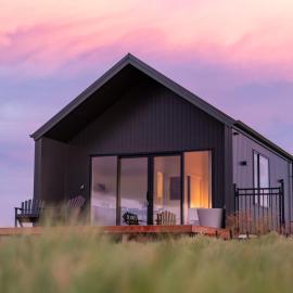 Harvest Rise Vineyard Cottage, hotel in Pahautea