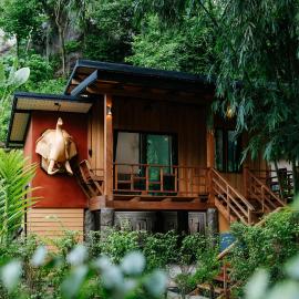 Laydaman Art Homestay, hotel in Ao Luk