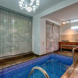 LUXURY 3BHk VILLA WITH PRIVATE POOL NEAR CANDOLIM, hotel in Goa