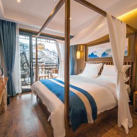 Fenghuang Sulv Yunzhu River View Homestay, hotel di Fenghuang
