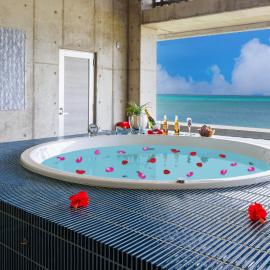 10 seconds to the sea, jacuzzi & BBQ available, ocean view from every room on the beach Terrace