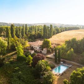 Mas de Thésée Piscine & 12 ha privés, hotel a Reillanne