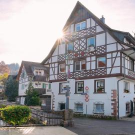 Lepold's Balkenzauber - Ferienwohnungen Sasbachwalden zentral, familienfreundlich mit Kamin und Weinbergblick
