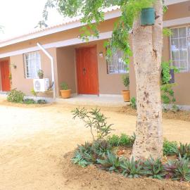 Blue Ridge Escape Guest House, מלון בKasane Airport