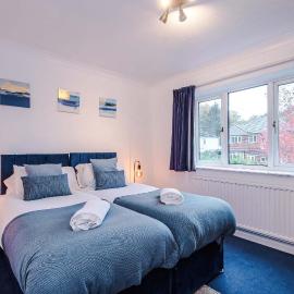 Luxury 5BR Manchester Home Near Airport WiFi