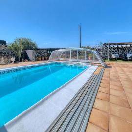 Casa El Islote - Pool and BBQ By Lanzarote Vacation Homes, Hotel in San Bartolomé