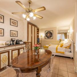 Viesnīca City Center Suite - In the elegant heart of Lecco pilsētā Leko