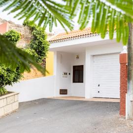 Home2Book Family House with Terrace in Las Maretas