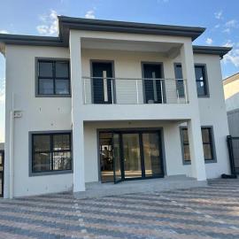 Bokwe's Guest House- Cape Town, хотел в Гордънс Бей