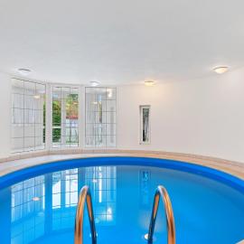 Black Dragon Haven Luxury Villa with Pool, Sauna & Jacuzzi, hotel i Prag