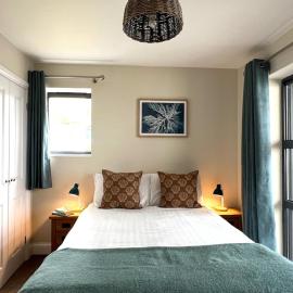 Deluxe Seaside Flat easy access, hotel in Westward Ho