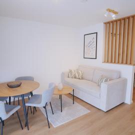 YUVA HOMES -2 Zimmer-S-Bahn MUC-Parkplatz, hotelli kohteessa Geltendorf