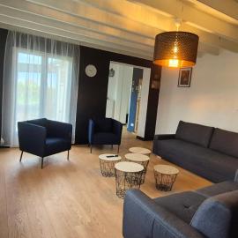Gites Le Saint Martin Le Convivial 6-8 people, hotel em Blaslay