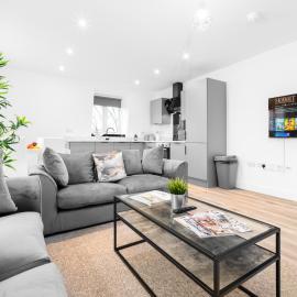 Modern Two Bed Apartment - Balcony & Parking - Netflix 8MC