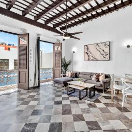 Colonial Apt with Balcony in OSJ Next to San Sebastian APT 3
