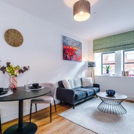 Modern Leeds Central Stay -2 min walk from station