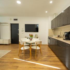 Esther Line Apartments-Near Iulius Mall, Self Check-in,Free Private Parking subject to availability, готель у Тімішоарі
