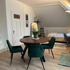 Elegantes Zimmer in historischer Villa in Siegen-Eiserfeld, hotell i Siegen