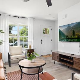 Stylish Queen City Getaway in Camp North End, hotel in Charlotte