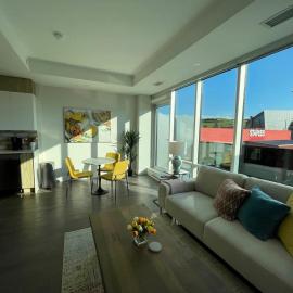 Spotless & Bright 1 BR downtown with private patio