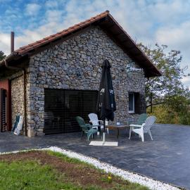 Chalet en Duyos, mar y montaña، فندق في كارافيا