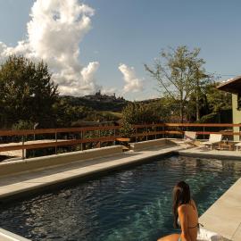 CA'du LIN - Jacuzzi e Piscina, hotel en Cisterna dʼAsti