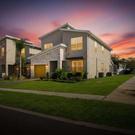 Fabulous Villa 5Bd Pool & Spa - Next to Disney 611, hotel di Kissimmee