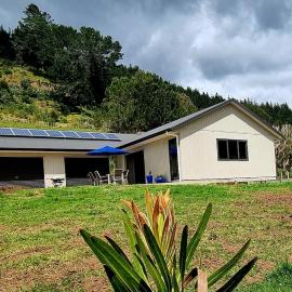 Pheasant Hill Hideaway 10 min to Waihi Beach, hotel in Athenree