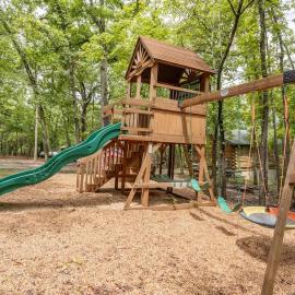 Table Rock Lake Cabin - The Cedars #1 with Lake Access Hot Tub Outdoor Pool, hotel in Shell Knob