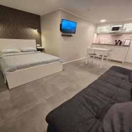 Ary & Pablo Airport Stay