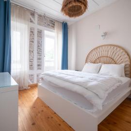 MINIQ HOMES 101 - Near Sea Foça Center 2BR Historic Stone House, hotel a Foça