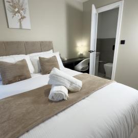Contractor 6 bed all ensuite - Home