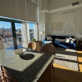 Downtown Condo 5 Minutes to Cedar Point, готель у місті Сендаскі