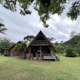 Chalé do lago rústico, hotel in Campo Alegre