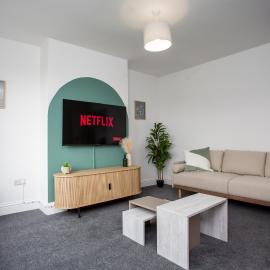 The Lampton - Modern - Gibside - Smart Tv - WIFI