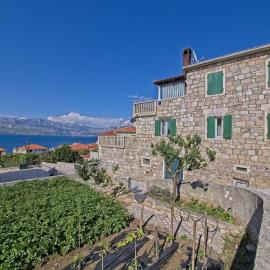 Apartments with parking space Postira, Brac - 11582