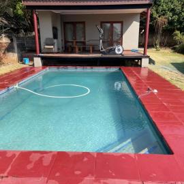 Tucked away with a pool view، فندق في وايت ريفر