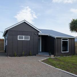 The Window Seat - pet-friendly 1BR apartment, hotel in Waitara