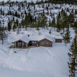 Nature-Close Cabin By The Water, hotel en Eggedal